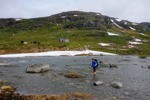 River crossing near Kårsavaggestugan